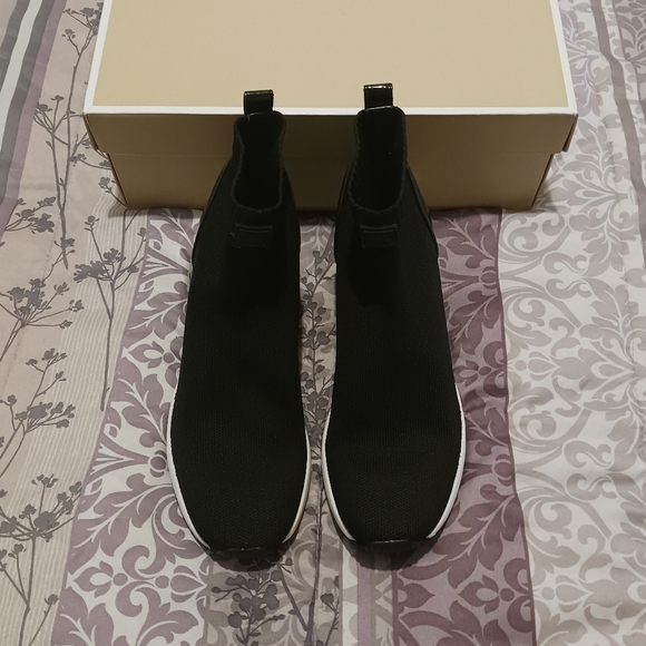 Michael Kors Skyler Bootie Sneaker - Picture 2 of 11